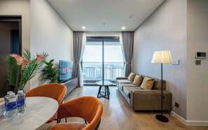 华丽公寓, 2 间卧室, 阳台, 城市景观 | 起居区 | 智能电视、Netflix、收费电影、流媒体服务