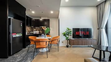 Deluxe Apartment, 2 Bedrooms, Balcony, City View | In-room dining