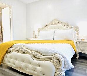 2 bedrooms, iron/ironing board, free WiFi, bed sheets - 2 miles to LVCC and Strip Cozy 2BD 2BA Apartment  (Las Vegas)