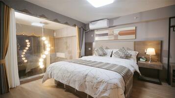 2 bedrooms, premium bedding, down comforters, memory foam beds