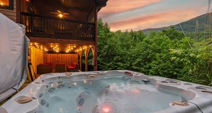 Stunning Mtn Views~ HotTub~Movie Theater~Game Room