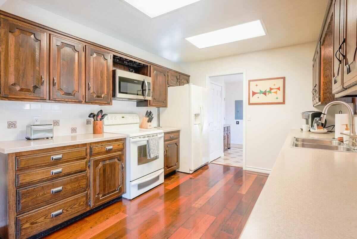 雪櫃、微波爐、焗爐、爐具