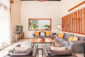 TV, offices - Amazing villa w/ pool/maid/BBQ at Green Village (Punta Cana)