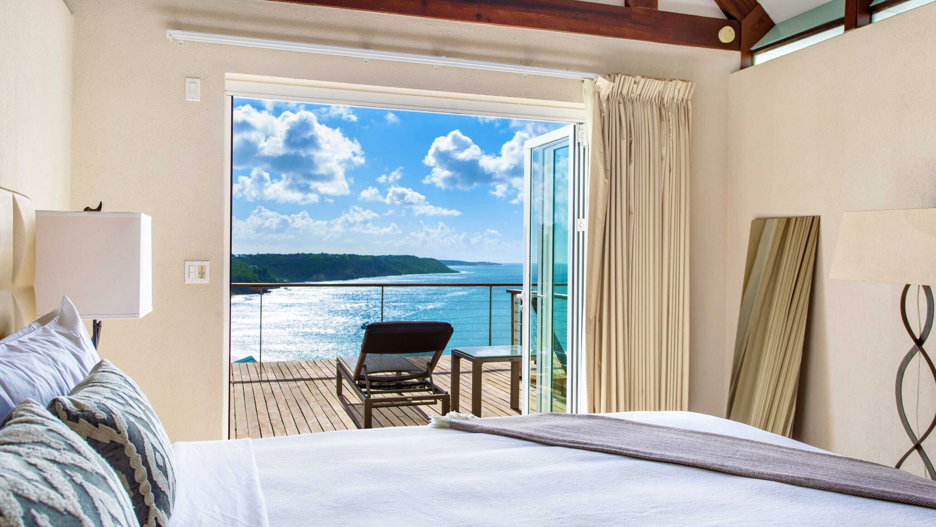 12 Schlafzimmer, Schreibtisch, Bügeleisen/Bügelbrett, Reisekinderbett