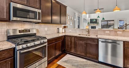 The Snowy Cactus Sleeps 9 New!