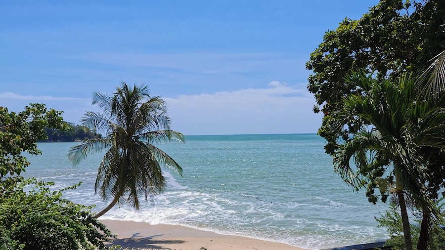 Little Heaven by SkyHive BeachfrontVilla