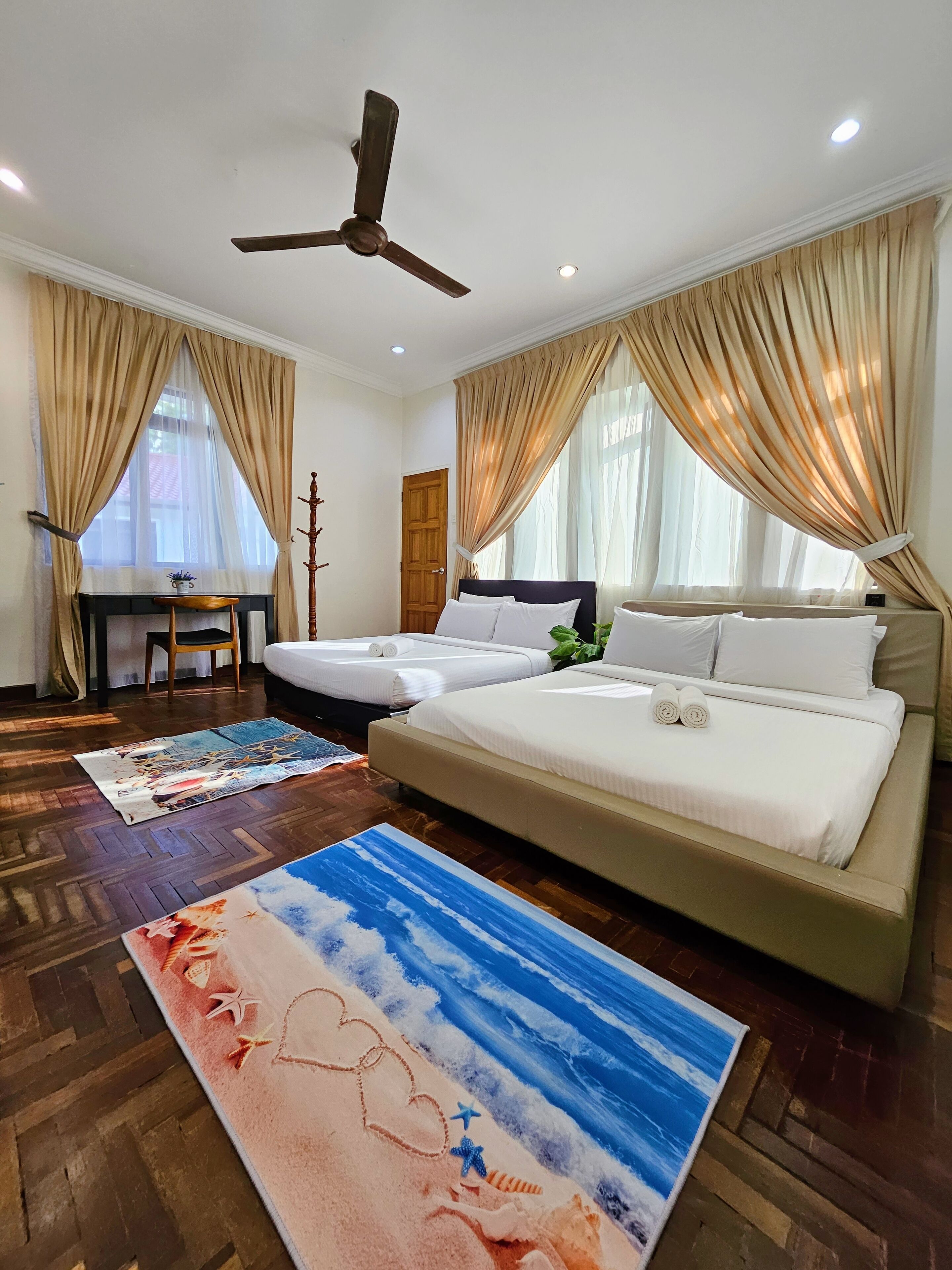 Villa superior, balcón, vistas al mar | 4 dormitorios, wifi gratis, ropa de cama