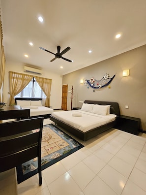 4 bedrooms, free WiFi, bed sheets - Little Heaven by SkyHive BeachfrontVilla (George Town)