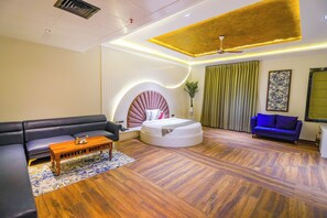 奢華客房 | 筆電工作空間、床單