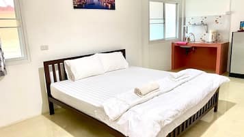 Deluxe Room | 1 bedroom, desk