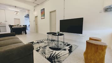 Family House | Living area | 43-inch flat-screen TV with cable channels