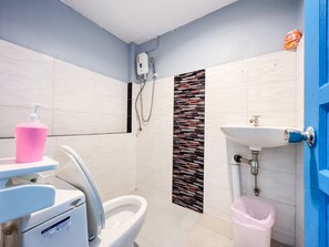 Villa, uitzicht op de baai | Badkamer | Gratis toiletartikelen, een haardroger