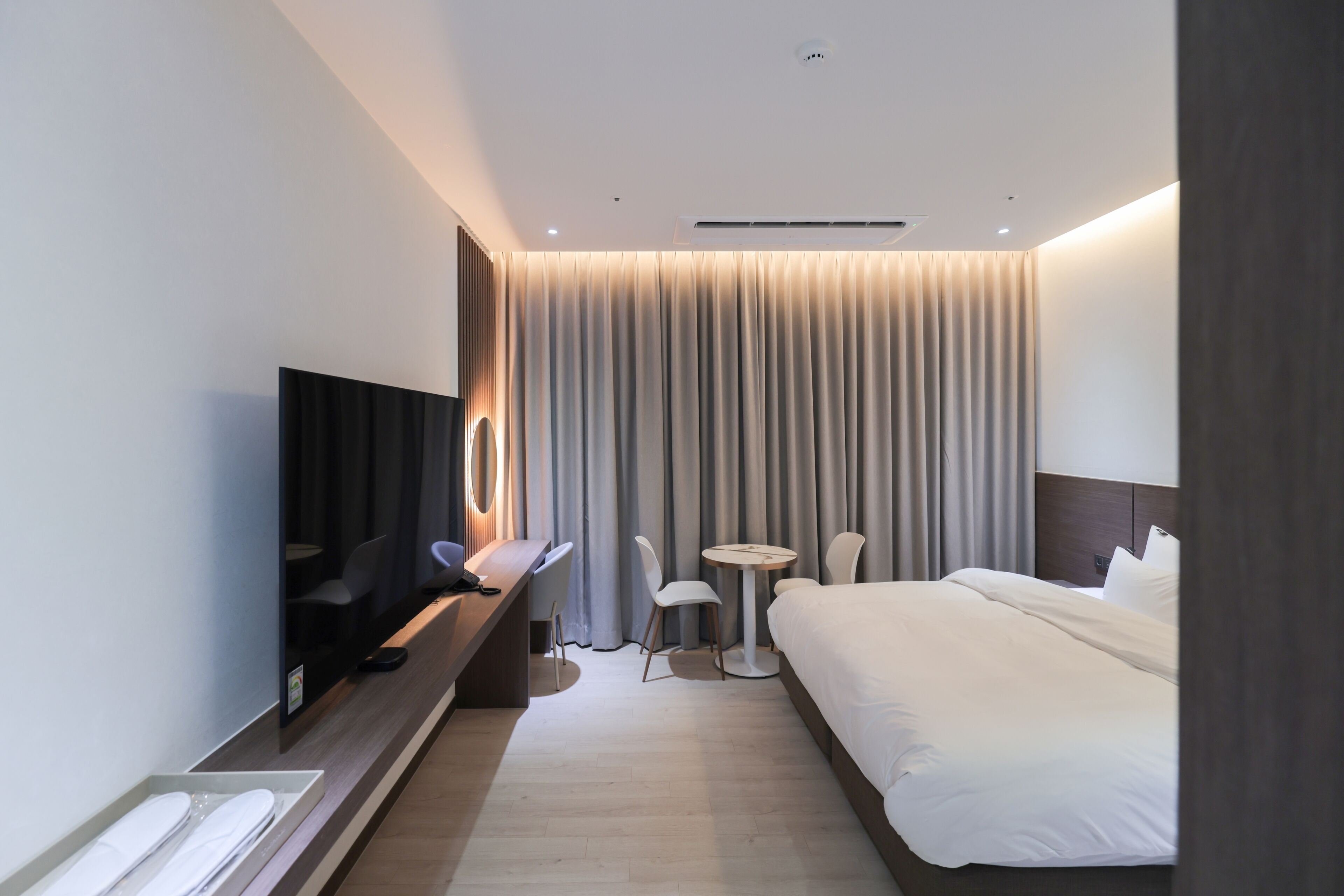Superior King Room | Ropa de cama de alta calidad, edredón y camas con pillow-top 