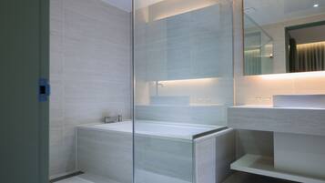 Premier Suite Twin Room | Bathroom | Designer toiletries, hair dryer, bathrobes, slippers