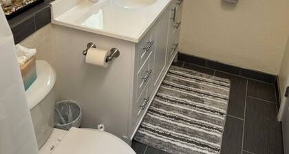 Quiet and Cozy 1 Bedroom Apartment close to the beach!