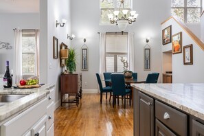 Dining - Kool Beanz by AvantStay | Private Pool, Near Beach (Destin)