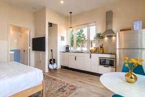 Frigorifero, forno, piano cottura, lavastoviglie