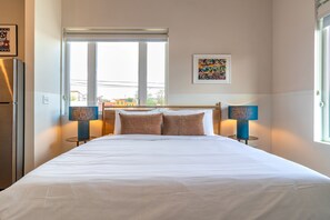 4 bedrooms, iron/ironing board, free WiFi, bed sheets - Conway | Professionally Managed Buyout in DT Nash (Nashville)