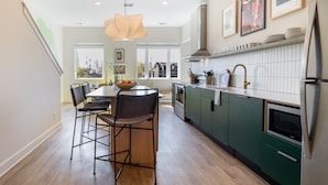 Coffee/tea maker, fridge, microwave, oven - Conway | Group Travel | Sleeps 28 in DT (Nashville)