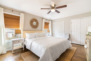 3 bedrooms, desk, iron/ironing board, free WiFi - Two Spacious Living Areas | Modern & Stylish Haven | Silver Maple by AvantStay (Asheville)