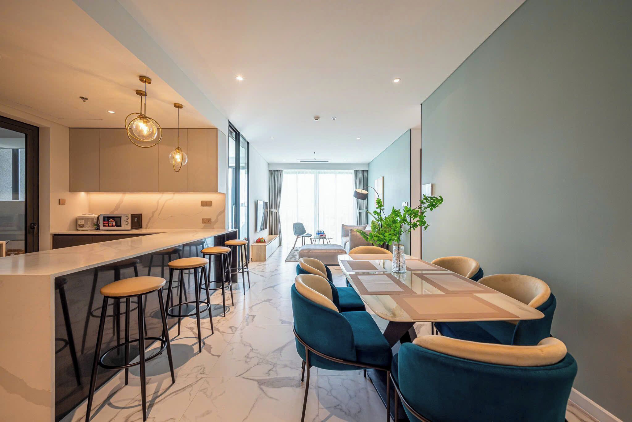 Deluxe-huoneisto, 3 makuuhuonetta, parveke, kaupunkinäköala | Yksityinen keittiö | Jääkaappi, mikroaaltouuni, uuni, liesi