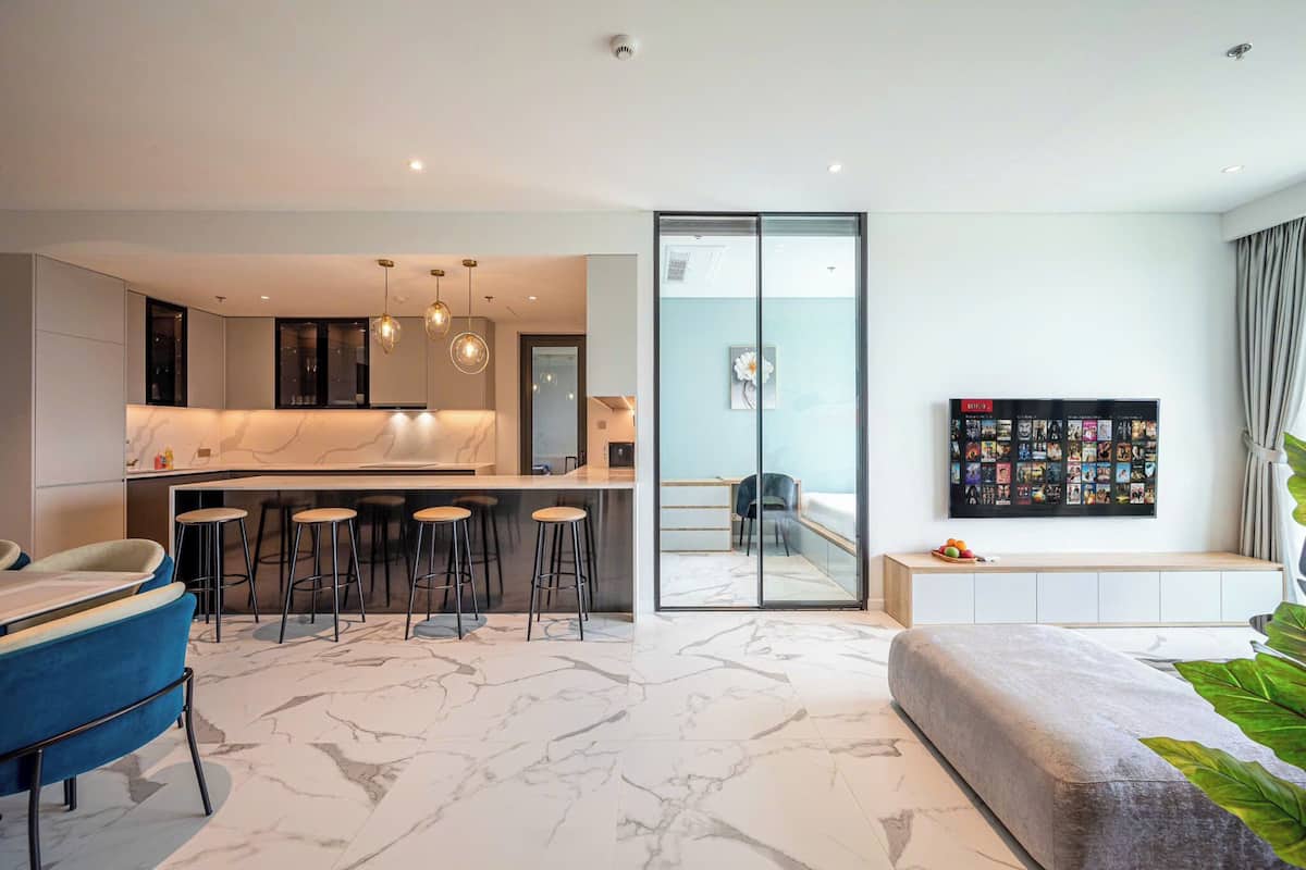Deluxe Apartment, 3 Bedrooms, Balcony, City View | Private kitchen | Fridge, microwave, oven, stovetop