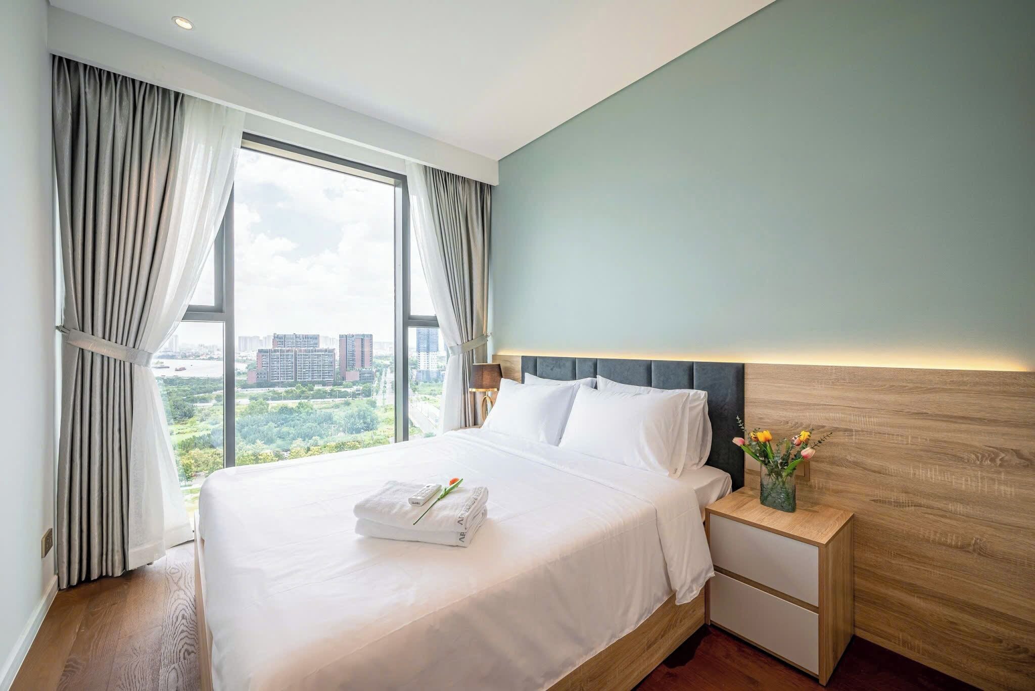 Apartamento Deluxe, 3 habitaciones, balcón, vistas a la ciudad | Ropa de cama de alta calidad, colchones Select Comfort, caja fuerte