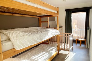 2 Schlafzimmer, Reisekinderbett, kostenloses WLAN