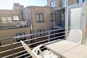 Outdoor dining - Apartment in Nieuwpoort near the Beach (Nieuwpoort)