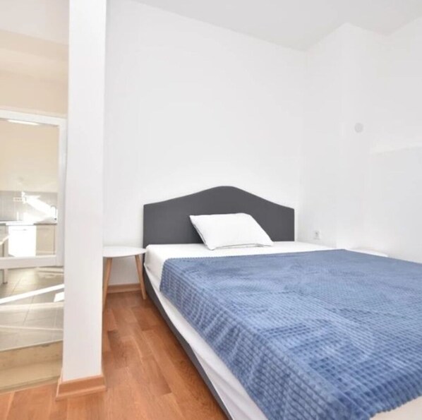 1 bedroom, WiFi, bed sheets