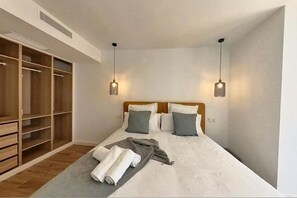 2 chambres, fer et planche à repasser, accès au Wi-Fi (inclus)