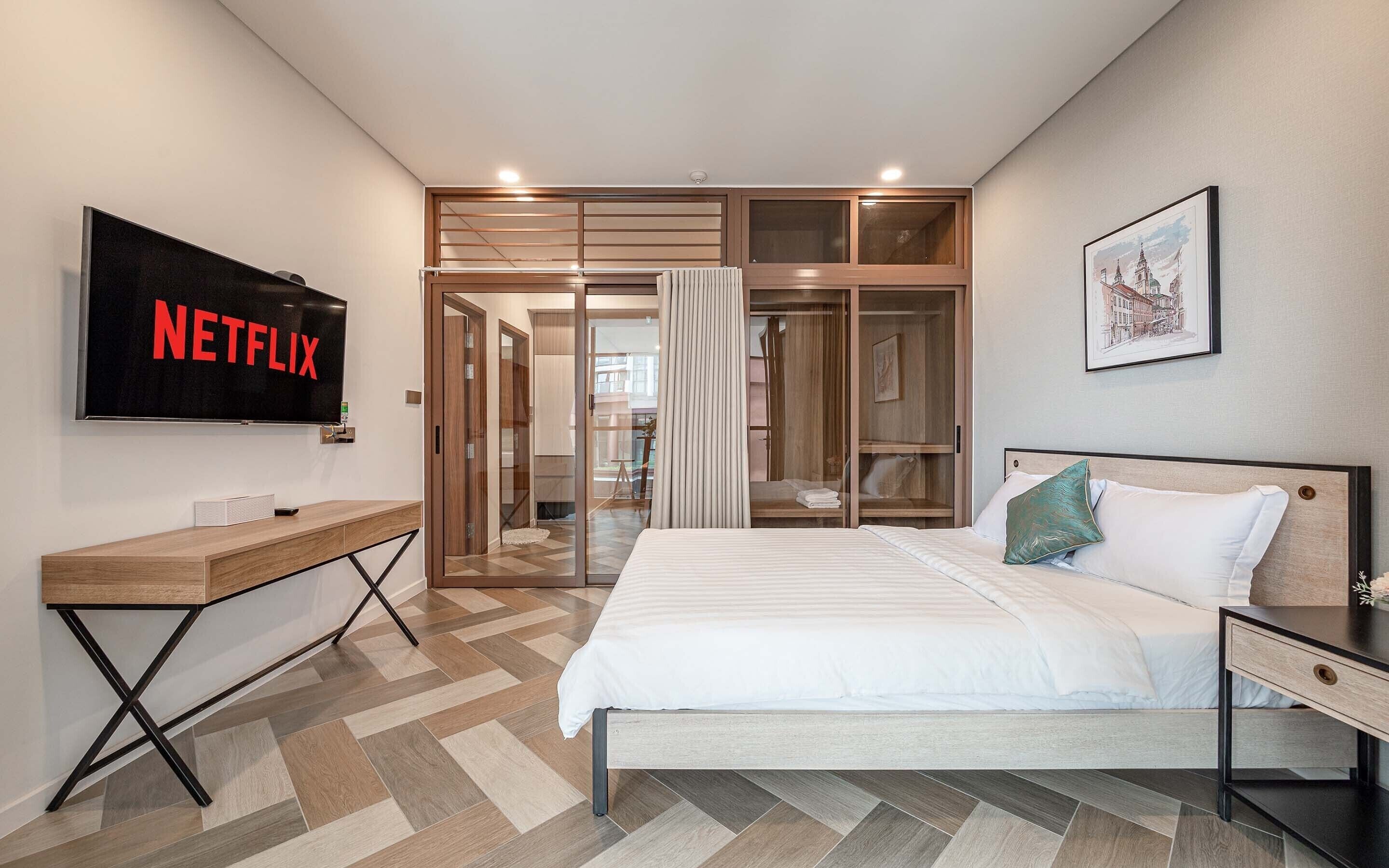 Leilighet – deluxe, 2 soverom, balkong, byutsikt | Sengetøy av topp kvalitet, dundyner og memory foam-senger