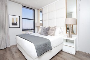 Apartamento superluxo | 2 quartos, Wi-Fi de cortesia, roupa de cama