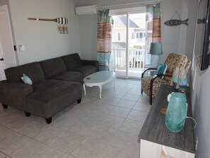 テレビ、DVD プレーヤー