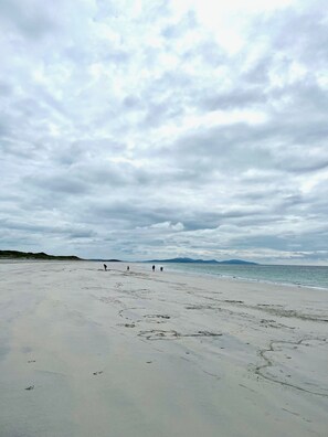 Beach nearby - Snishival - a magical Hebridean retreat. Fantastic views of S Uist. Pet-friendly (Snishival)