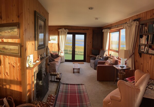 TV, fireplace, books, stereo - Snishival - a magical Hebridean retreat. Fantastic views of S Uist. Pet-friendly (Snishival)