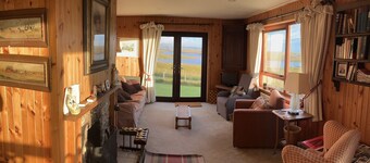 Snishival - a magical Hebridean retreat. Fantastic views of S Uist. Pet-friendly