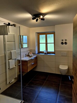 Shower, hair dryer, towels - Göllblick für 3 Personen mit 1 Schlafzimmer (Schönau am Königssee)
