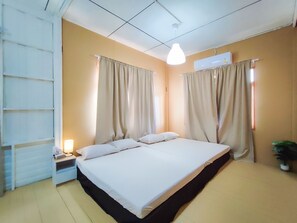 Villa | 3 bedrooms, free WiFi - GAO Phala beachfront hostel & pool villa (Ban Chang)