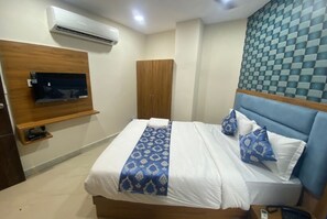 Free WiFi, bed sheets