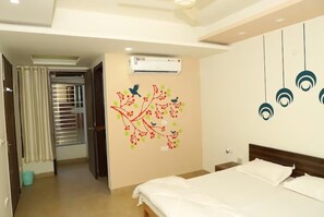 Free WiFi, bed sheets