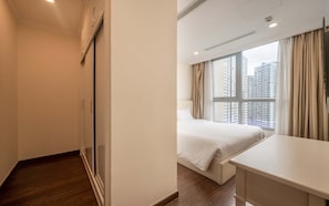 Deluxe-Apartment, 3 Schlafzimmer, Balkon, Stadtblick | 2 Schlafzimmer, Bettwäsche aus ägyptischer Baumwolle