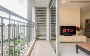 Departamento Deluxe, 3 habitaciones, balcón, vista a la ciudad | Sábanas de algodón egipcio, ropa de cama de alta calidad y edredón 