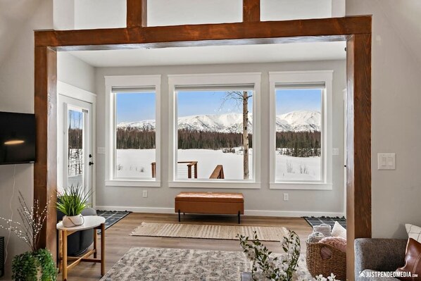 TV - Hatcher Pass Lakeside Hideaway with Hot Tub! (Wasilla)