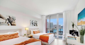 Desk, iron/ironing board, travel cot, WiFi - Spectacular Apartment Bliss, Pool & Gym (Hallandale Beach)