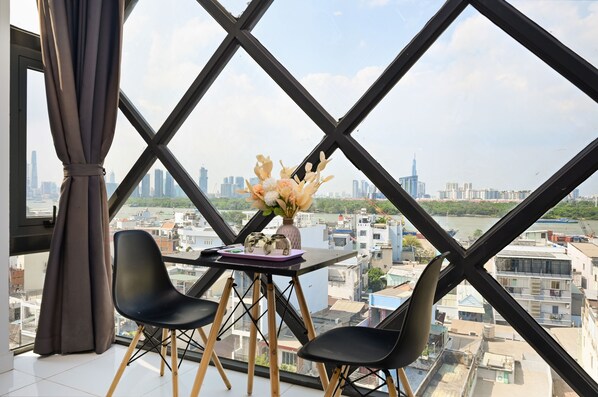 Deluxe Double Room | Living area