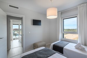 3 slaapkamers, een strijkplank/strijkijzer, gratis wifi, beddengoed