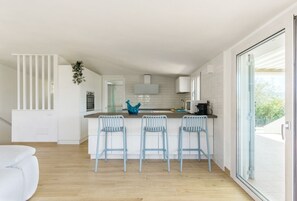 Fridge, microwave, oven, stovetop - VILLA ANGELINA with pool and private garden near Campus Beach (Villasimius)