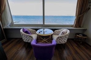 Designrum - 1 queensize-säng - havsutsikt | Sängtillbehör av högsta kvalitet, gratis wi-fi och sängkläder