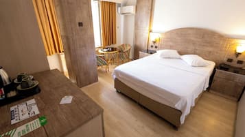 Habitación estándar, 1 cama de matrimonio, vistas a la montaña | Ropa de cama de alta calidad, wifi gratis, ropa de cama